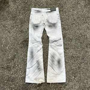 Jean en denim épais personnalisé pour homme, délavé, avec clous pyramidaux, coupe bootcut, vintage, effet usé, évasé - Product Image 2