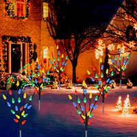 TSINYE Lot de 2 Lumières Solaires de Noël Décorations de Fêtes Lumières Solaires Extérieures pour Jardin Lumières de Chemin en Forme de Fraise pour Cour Jardin Patio