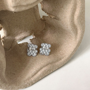 Pendientes de plata de ley S925 con forma de oso y lazo para mujer, joyería minimalista con diseño de animales del zodiaco para uso diario - Product Image 4