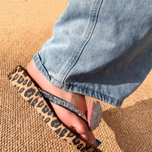 Sandalias de Mujer con Estampado de Leopardo y Pedrería, Ligeras, para Verano, Suela de PVC, Antideslizantes, Venta al Por Mayor - Product Image 3