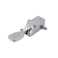Robinet de cuisine monocommande classique à pédale, en acier inoxydable chromé, avec douchette extractible, pour eau froide, idéal pour hôtels