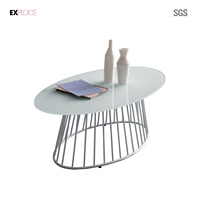 Table basse de réception de bureau en verre trempé blanc, table de café utilisée dans les cafés et chaises avec canapé de bureau