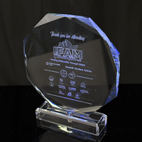 Trophée personnalisé en cristal en forme d'octogone avec base lumineuse multicolore