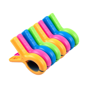 8 pinces à serviettes de plage en plastique robustes pour chaises de plage, chaises de piscine et croisières – Taille géante – Supports de serviettes - Product Image 1