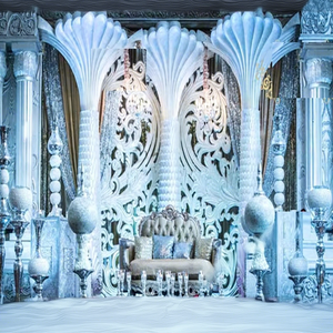 ตกแต่งเวทีงานแต่งงานสไตล์เอเชียที่ดีที่สุด พร้อมต้นปาล์ม แผงไฟเบอร์สีขาวสำหรับจัดวางบนเวที - Product Image 1