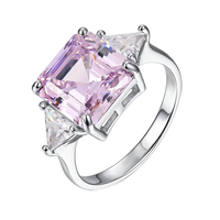 Bague personnalisée en argent sterling 925 avec trois pierres carrées en zircon cubique pour femme, bijoux exquis, pierres latérales en forme de trillon personnalisables
