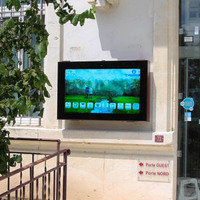 Señalización Digital Táctil para Exteriores con Clasificación IP65, 3500nits de Alto Brillo, Pantalla Horizontal de Montaje en Pared para Zonas Públicas