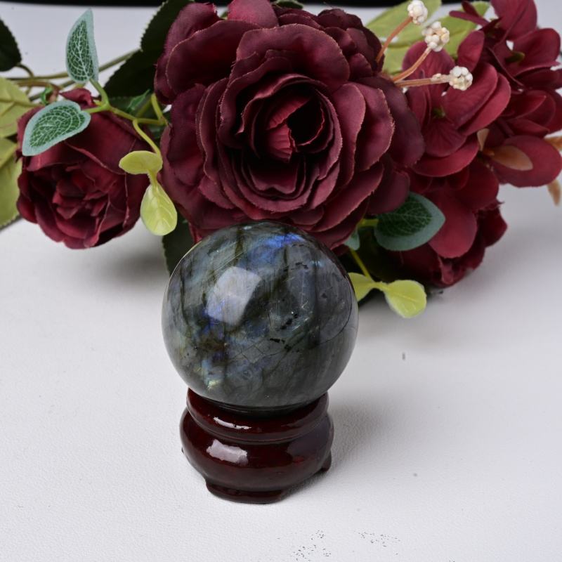 ลูกบอลลาบราดอไรต์