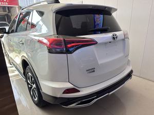 <span class=keywords><strong>Toyota</strong></span> <span class=keywords><strong>Rav4</strong></span> <span class=keywords><strong>Hybride</strong></span> SUV <span class=keywords><strong>2018</strong></span> avec Boîte Automatique, Transmission Intégrale, Sièges en Cuir, Jantes Alliage R17, Volant à Gauche, Galerie de Toit Métallique - Product Image 4