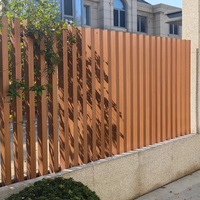 Valla de Malla de Alambre de Diamante Contemporánea, Elegante Valla de Protección con Recubrimiento de Polvo Negro para Campos Deportivos y Viviendas