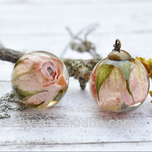 resina argentata orb premuto il fiore reale luce rosa bocciolo di rosa sfera <span class=keywords><strong>collana</strong></span> pendente a sfera - Product Image 1