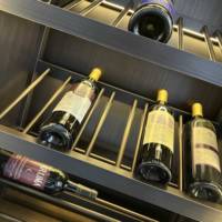 Meuble de rangement à vin en bois moderne personnalisé avec design écologique multifonctionnel