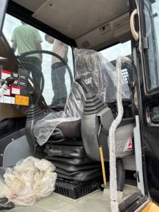 Excavatrice sur chenilles Caterpillar 320D conçue pour les travaux d'excavation lourds, les travaux routiers et les grands chantiers de construction - Product Image 6