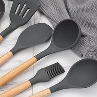 Set d'ustensiles de cuisine personnalisés Set d'ustensiles de cuisine en silicone Set d'ustensiles de cuisine antiadhésifs Batterie de cuisine avec spatule