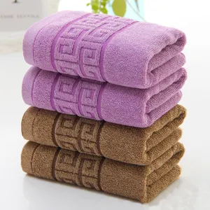 Asciugamano da bagno per il viso in spugna Jacquard Dobby 100% cotone stile classico personalizzato in fabbrica