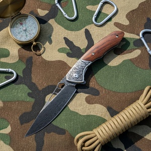 Couteau pliant multifonctionnel Demon Pill en acier de Damas, personnalisable OEM, lame de survie en plein air, camping, bricolage, manche en bois de qualité HK - Product Image 6