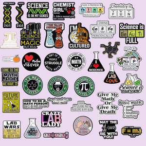 Nuovo distintivo creativo all'ingrosso della tuta di PI per spilla personalità cartone animato fisica <span class=keywords><strong>matematica</strong></span> serie chimica armatura innovativa - Product Image 1