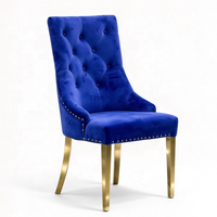 Fauteuil d'appoint en velours bleu roi capitonné avec accents en acier inoxydable doré pour mariage