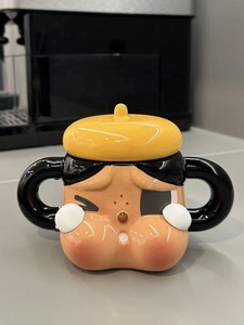 Popmart CRYBABY Tasse en céramique Bébé qui pleure Or brun Personnalité créative Mignon Cadeau d'<span class=keywords><strong>anniversaire</strong></span> surprise Décoration Boîte mystérieuse - Product Image 1