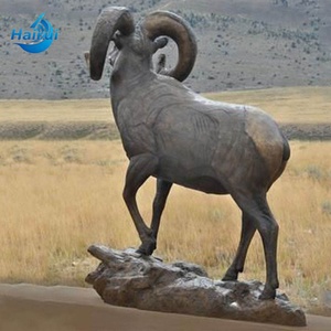 Sculpture de mouton cornu grandeur nature en bronze moulé, décor de réservatoire de jeux extérieur personnalisé, statue de chèvre en bronze - Product Image 5