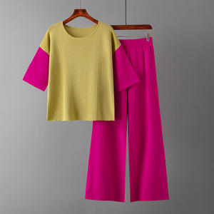 Personnalisé Été Casual Survêtement 2 Pièces Femme, Ensemble Court Femmes Costume Plissé Dames Ensembles/ - Product Image 1