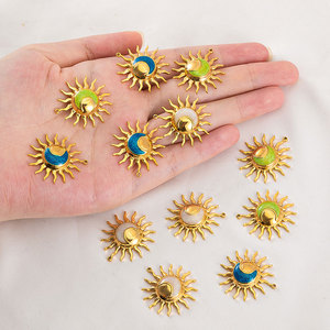 Dijes de Sol Esmaltados de Acero Inoxidable 316L con Baño de Oro de 14k y 18k, Personalizados al por Mayor, para la Fabricación de Joyas, Pulseras y Collares - Product Image 1