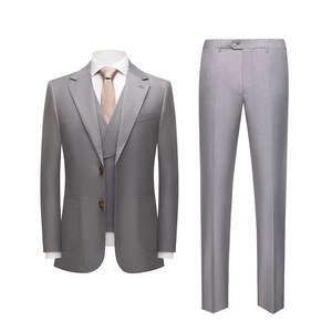 Completo Casual da Uomo in Tre Pezzi, Alta Qualità, Nuova Collezione, <span class=keywords><strong>Grigio</strong></span> <span class=keywords><strong>Scuro</strong></span> con Decorazioni, <span class=keywords><strong>Pantaloni</strong></span> con Chiusura a Bottoni, Taglie Grandi - Product Image 1