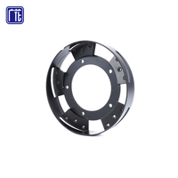 Ventilateur de plafond Guanghua à cinq pales avec anneau central en métal et points de fixation multiples pour applications intensives