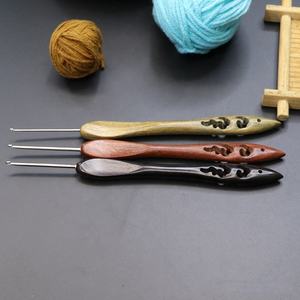 เข็มโครเชต์ด้ามไม้จันทน์ ด้ามจับสแตนเลส จับถนัดมือ ชุดอุปกรณ์ถักไหมพรม DIY ลดราคา - Product Image 4