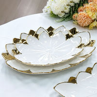 Luxe geëmbosseerde ovale keramische porseleinen bord met gouden rand, wit, voedselveilig, klassieke serveerschaal, huishoudelijk fruit-, dessert- en snackbord