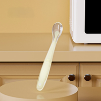 Cuillère d'alimentation pour bébé en silicone sans BPA, cuillère souple résistante à la chaleur, anti-chute, cuillère d'apprentissage pour les tout-petits de 6 mois et plus
