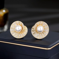 Haut de gamme rétro élégant boucles d'oreilles de luxe cuivre diamant pierre principale perle coquille conception laiton géométrique boucles d'oreilles