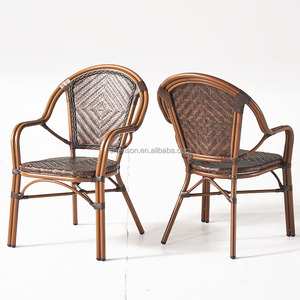 Chaise de <span class=keywords><strong>bistrot</strong></span> en rotin tressé de style <span class=keywords><strong>vintage</strong></span> et <span class=keywords><strong>table</strong></span> en aluminium utilisées dans les restaurants - Product Image 4