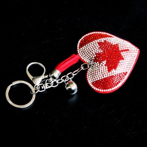 Bán buôn biểu tượng tùy chỉnh Canada lưu niệm PU da tim Rhinestone cờ Keychain - Product Image 3