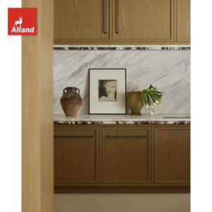 Armoires de cuisine Alland de style luxueux en chêne blanc, portes shaker, finition en <span class=keywords><strong>bois</strong></span> naturel teinté, avec panneau à lattes et îlot central - Product Image 4