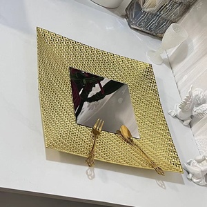 Platos Decorativos de Cristal para Espejo, para Bodas y Eventos, con Borde Dorado Trigo, Platos Base Cuadrados de Plástico - Product Image 4