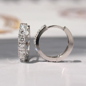 Pendientes pequeños para mujer, forma de anillo simple, pendientes para uso diario, accesorios para las orejas estilo commuter. - Product Image 6