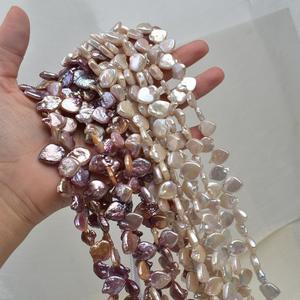 Chaîne de perles d'eau douce naturelles blanches Keshi en forme de cœur, perles baroques en vrac avec bord irrégulier en forme de cœur et trou - Product Image 1