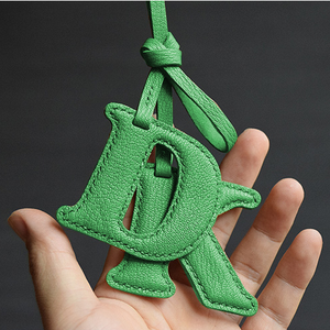 अनुकूलित चमड़े के बैग आकर्षण लक्जरी कुंजी चेन हस्तनिर्मित पत्र महिलाओं के लिए वास्तविक चमड़े की कार कुंजी बैग - Product Image 5