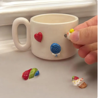 Tasse en céramique magnétique avec breloques interchangeables sur le thème des bonbons Tasse à café faite à la main 5 oz (145 ml) Cadeau amusant et personnalisable