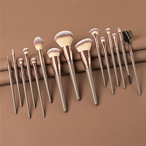 15 piezas <span class=keywords><strong>de</strong></span> lujo <span class=keywords><strong>de</strong></span> gran tamaño negro oro pelo sintético <span class=keywords><strong>maquillaje</strong></span> cepillo conjunto logotipo personalizado cepillos mango mejillas afeitado gratis - Product Image 2