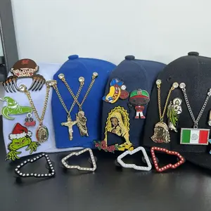 Épingles en émail doux de revers en métal de logo mexicain personnalisé pour chapeaux ajustés Clips de bord épingle de cadre de bordure épingles à chapeau personnalisées avec chaînes