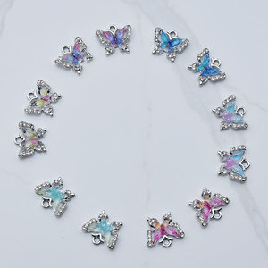 Breloques en alliage papillon colorées avec incrustation de diamants pour la fabrication de bijoux DIY, pendentifs de mode pour femmes, accessoire cadeau - Product Image 2