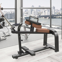 Appareil de musculation assis pour les mollets, à charge libre, pour l'entraînement des soleus, des gastrocnémies et des mollets.