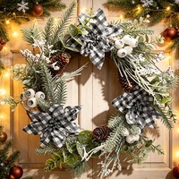 Weihnachtskränze 60cm Blumendesign PE-Material Umweltfreundlich für Innenbereich Trendiger Stil zum Aufhängen an der Tür OEM/ODM