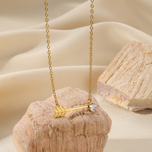 Collana con ciondolo con zirconia (CZ) a 12 pietre portafortuna, in acciaio inossidabile placcato, per il mese di dicembre - Product Image 6
