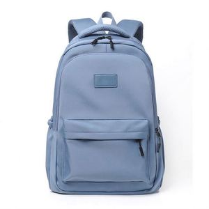 Mochila verde de viaje informal, moderna, impermeable, de nailon, elegante, de marca, con muestra gratuita, para mujeres, damas y niñas. - Product Image 1