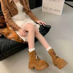 รองเท้าบูทมาร์ตินผู้หญิง พื้นหนา เพิ่มความสูง 7 ซม. รุ่นใหม่ประจำฤดูใบไม้ร่วงปี 2025 รองเท้าบูทสั้นแบบผูกเชือก สีเหลืองขนาดใหญ่ - Product Image 3