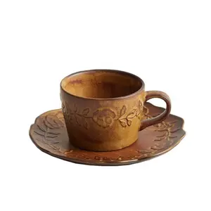 Retro kahverengi kabartmalı çiçekli seramik kahve kupa yüksek kaliteli kahve makinesi kap seti
