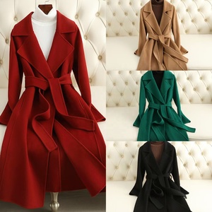 Abrigo LARGO DE Cachemira de doble cara para mujer en un estilo Hedy, con un aspecto ajustado y elegante, hecho de abrigo de lana. - Product Image 1